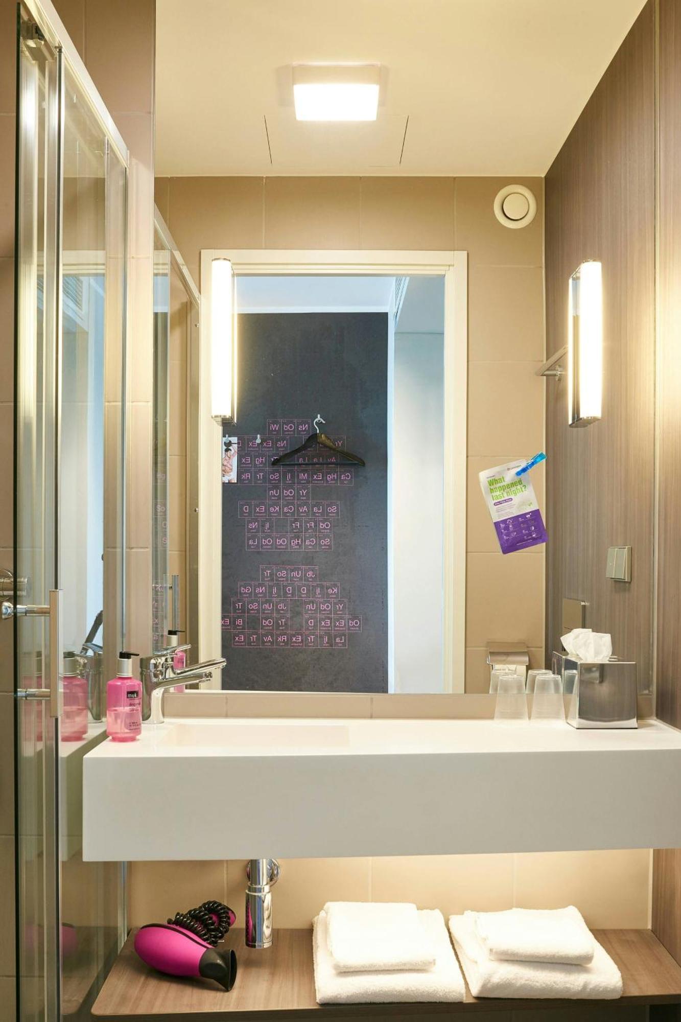 Hotel Moxy Munich Messe à Aschheim Extérieur photo