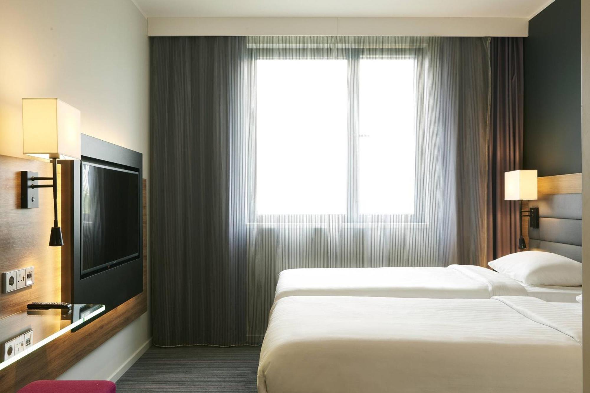 Hotel Moxy Munich Messe à Aschheim Extérieur photo
