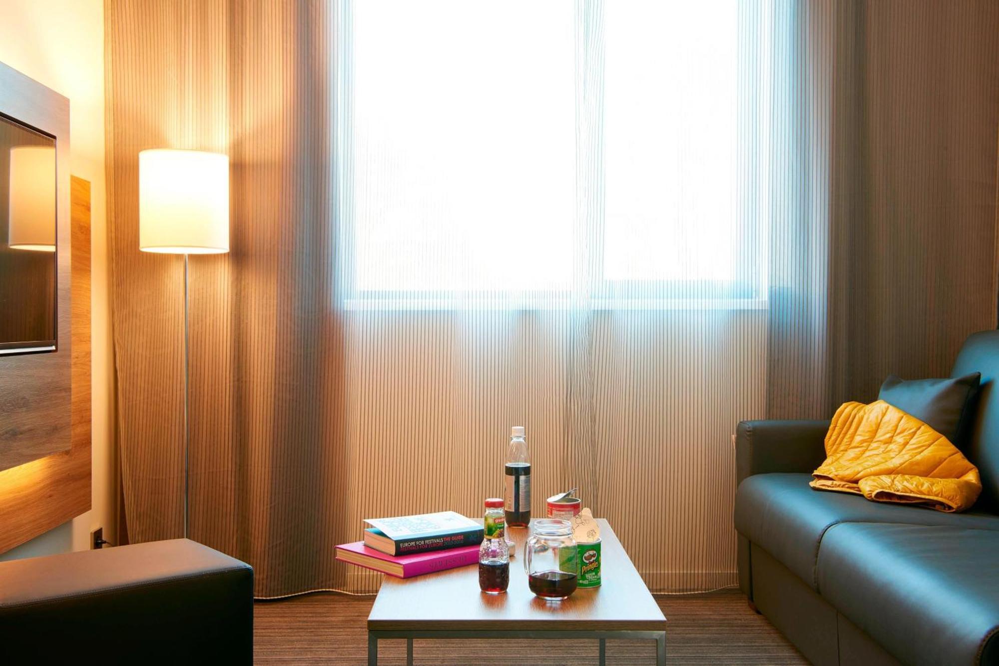 Hotel Moxy Munich Messe à Aschheim Extérieur photo